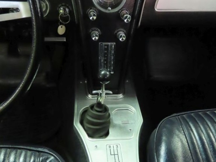 1963-chevrolet-corvette-stingray-split-window-coupe-image-34