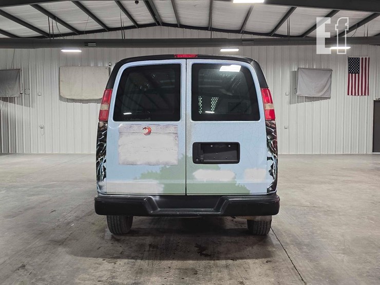 2017-chevrolet-express-2500-image-8