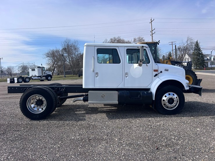 #1008-•-international-cab-and-chassis-image-5