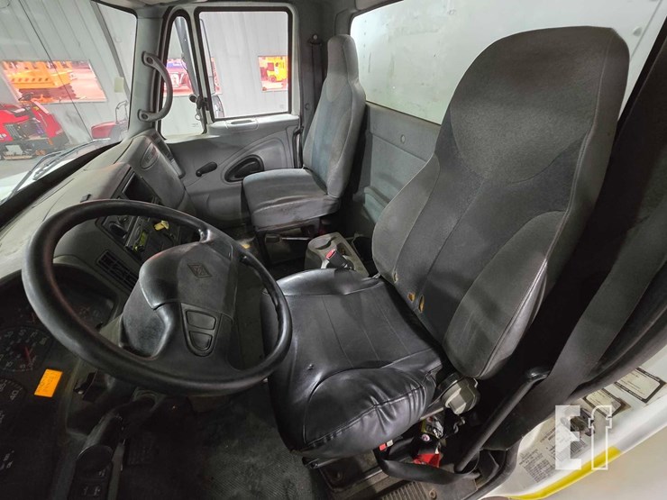 2007-international-durastar-4300-image-9