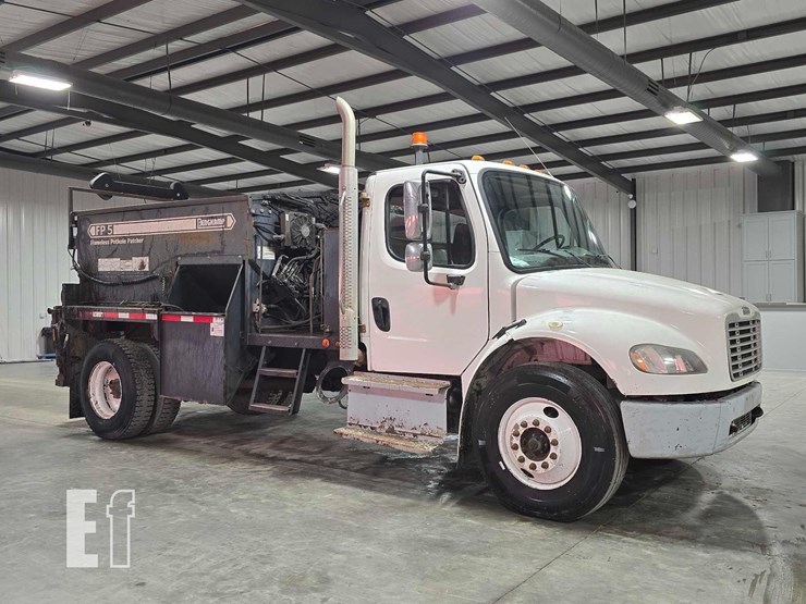 2015-freightliner-business-class-m2-106-image-2