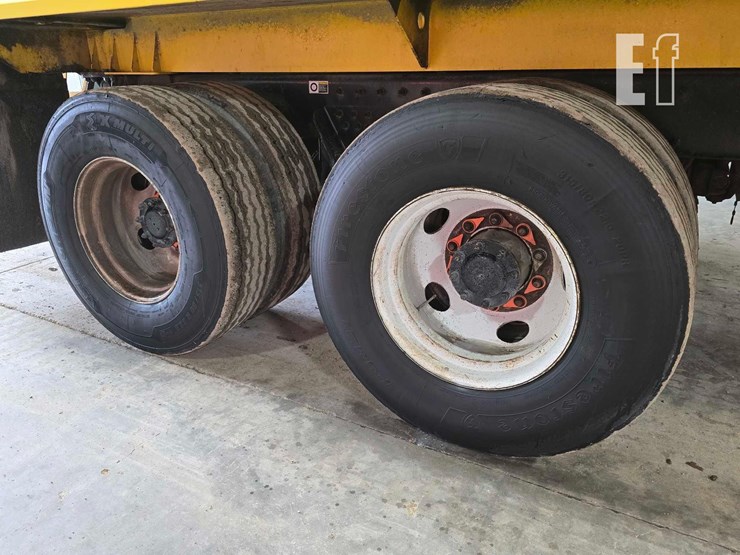 2018-peterbilt-320-image-38