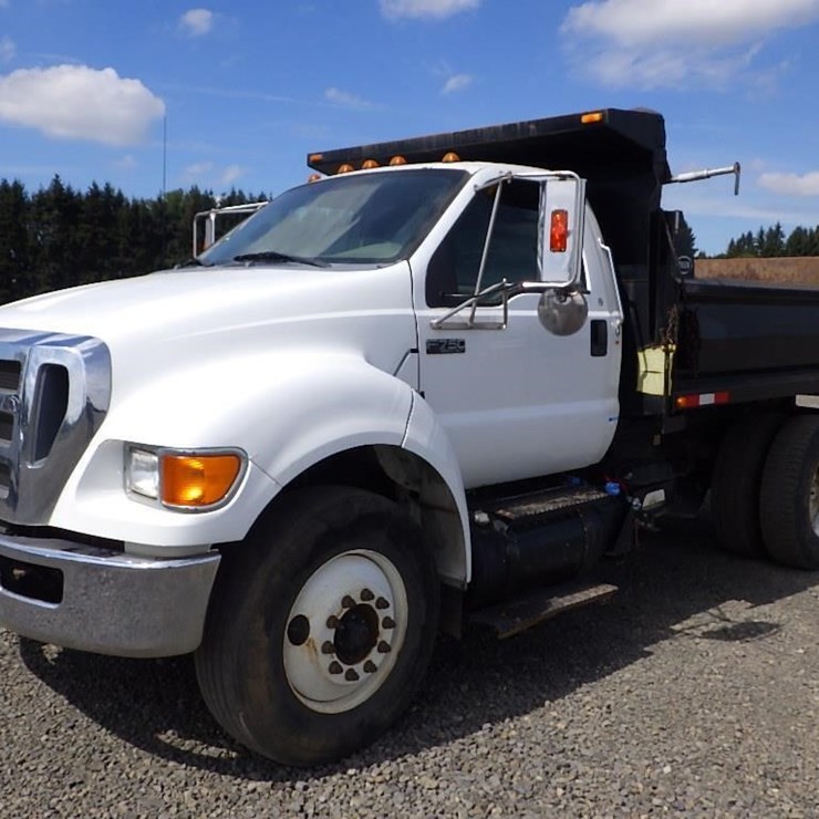 2015 FORD F750