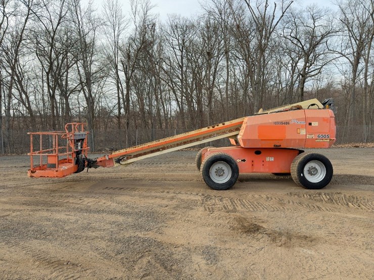 2015-jlg-600s-image-2