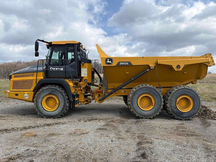 2023-deere-260e-image-2