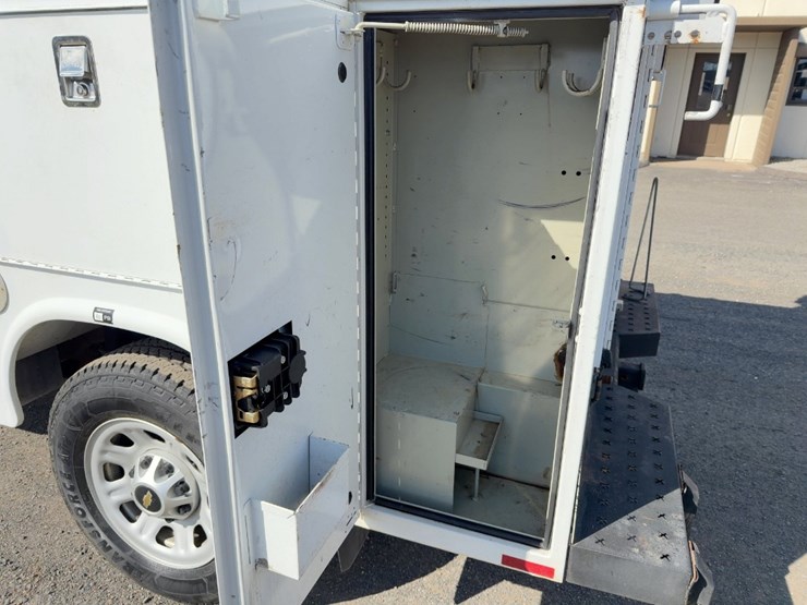 2015-chevrolet-silverado-3500hd-image-15