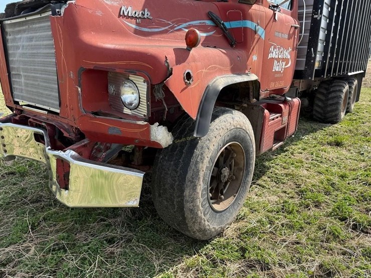 1991-mack-dm690s-image-12