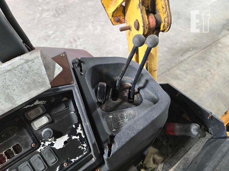 2005-deere-410g-image-27