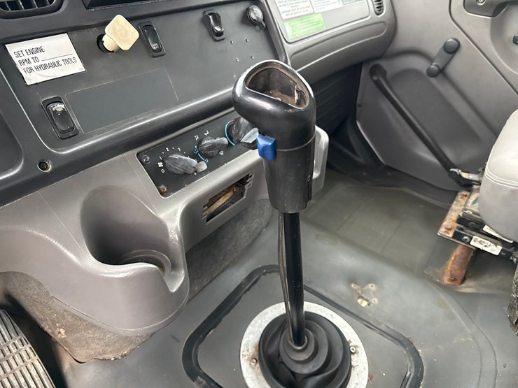 2010-massey-ferguson-8-image-84