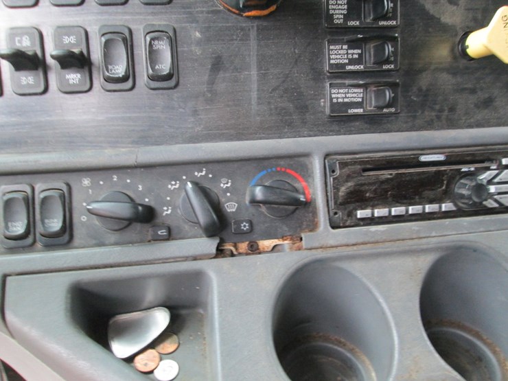 #46169-•-2007-freightliner-columbia-t/a-sleeper-truck-tractor-1fuja6cy07lx38975-image-47