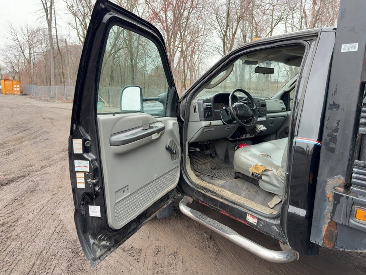 2006-ford-f550-xl-image-15