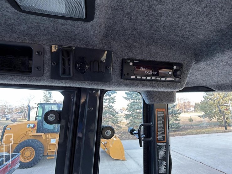 2023-deere-320-p-tier-image-15