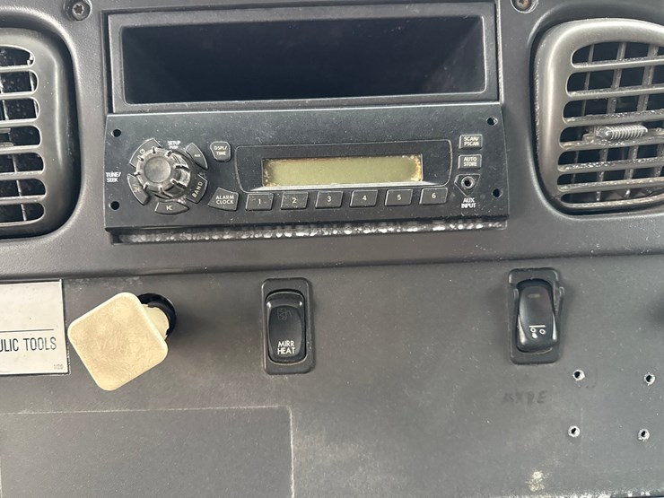 2010-massey-ferguson-8-image-86