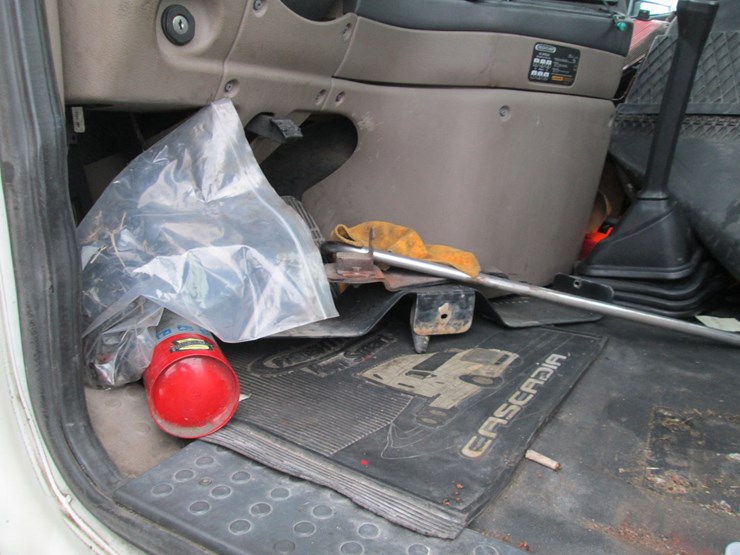 #46165-•-inop-2012-freightliner-t/a-daycab-truck-tractor-1fujgebg8clbv8611-image-34