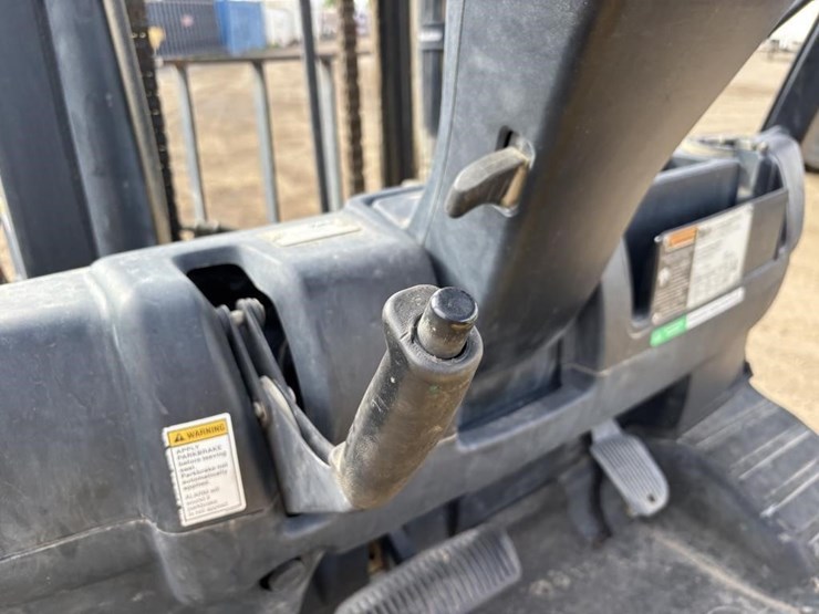 2015-yale-gdp80-forklift-image-22