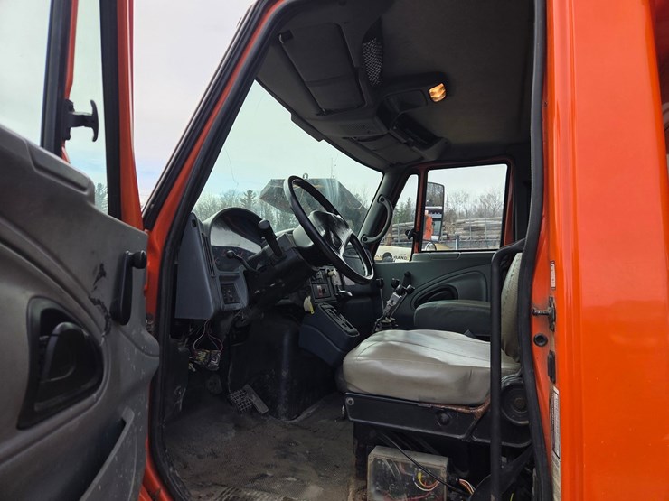 2002-international-7300-image-60