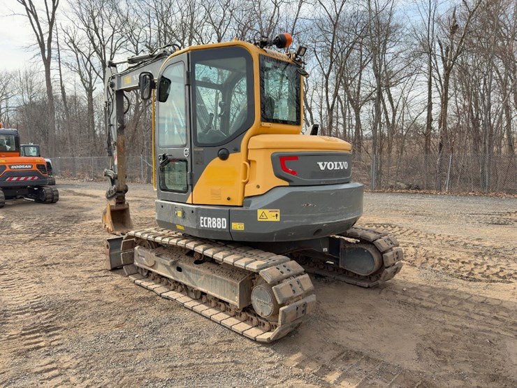 2016-volvo-ecr88d-image-3