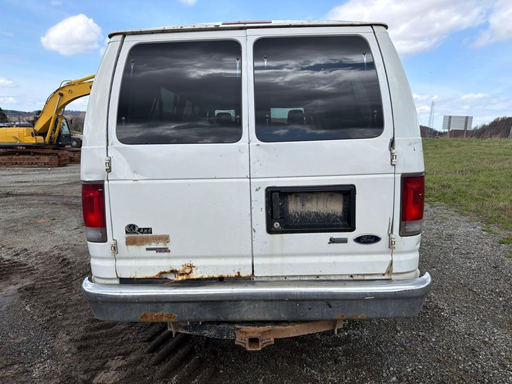 2013-ford-e350-image-6