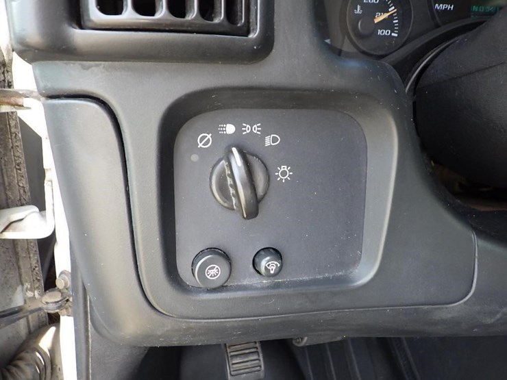 2003-chevrolet-3500-image-28