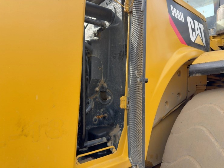 2010-caterpillar-966h-image-18