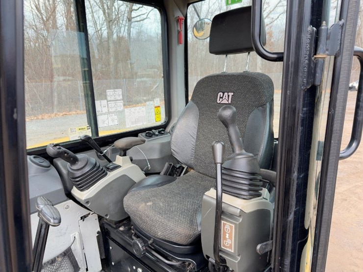 2017-caterpillar-305e2-cr-image-28