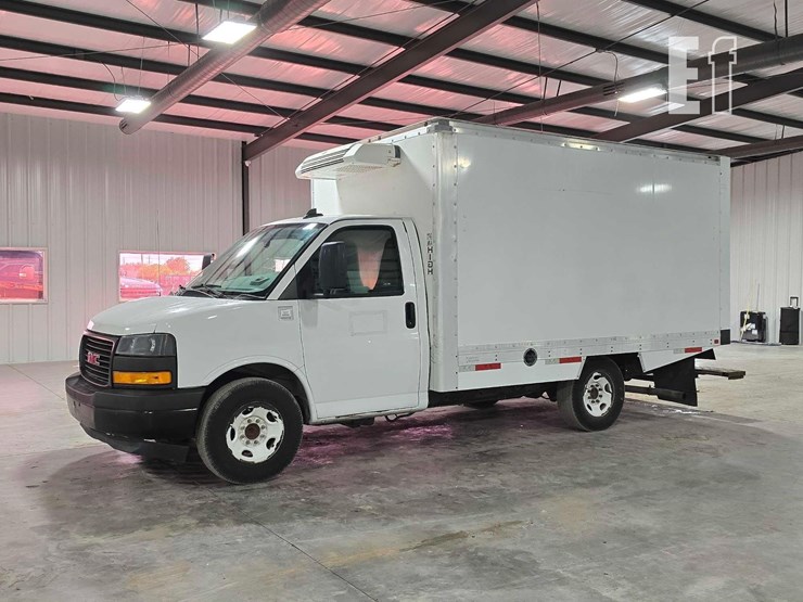 2019-gmc-savana-g1500-image-1