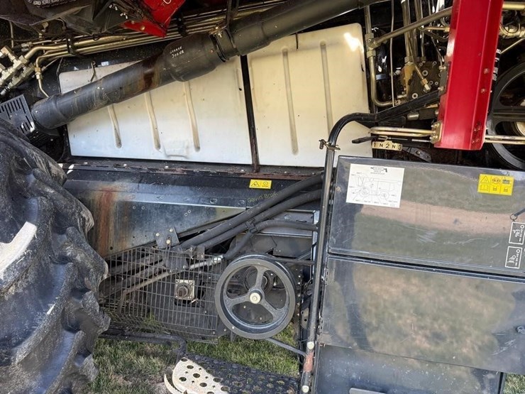 2014-case-ih-8230-image-31