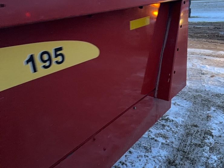 new-holland-195-image-53