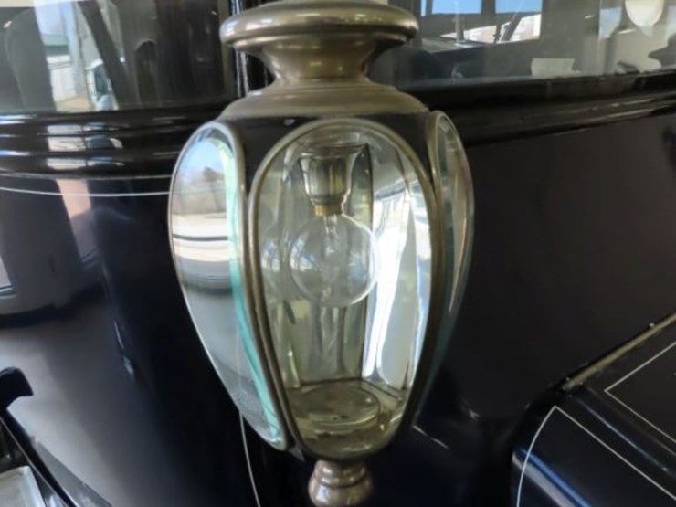 1918-detroit-model-74-brougham-electric-car-image-18