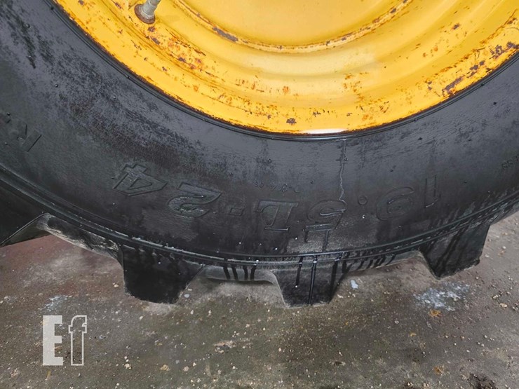 2006-deere-310sg-image-34