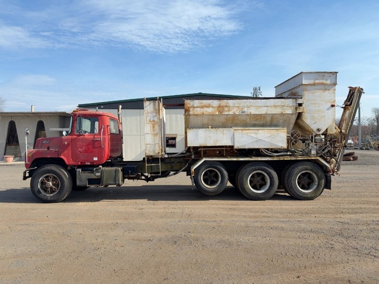 1984-mack-dm686s-image-2