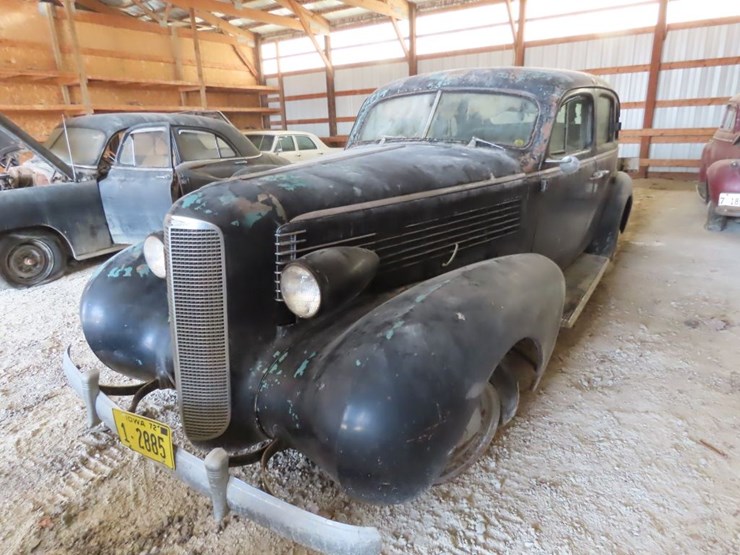 1937-cadillac-4dr-sedan-image-4