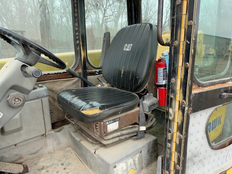 1995-caterpillar-th83-image-15