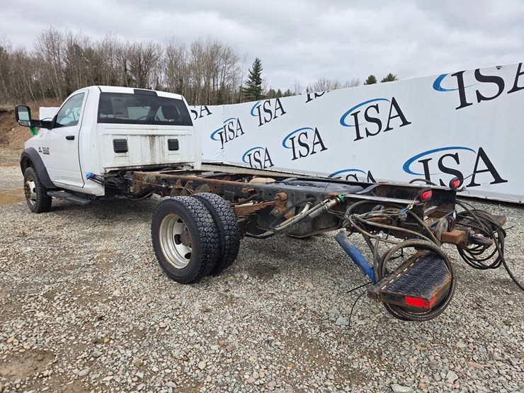 2017-massey-ferguson-8-image-3