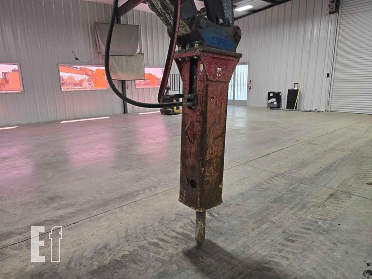 2023-deere-310-g-tier-image-14