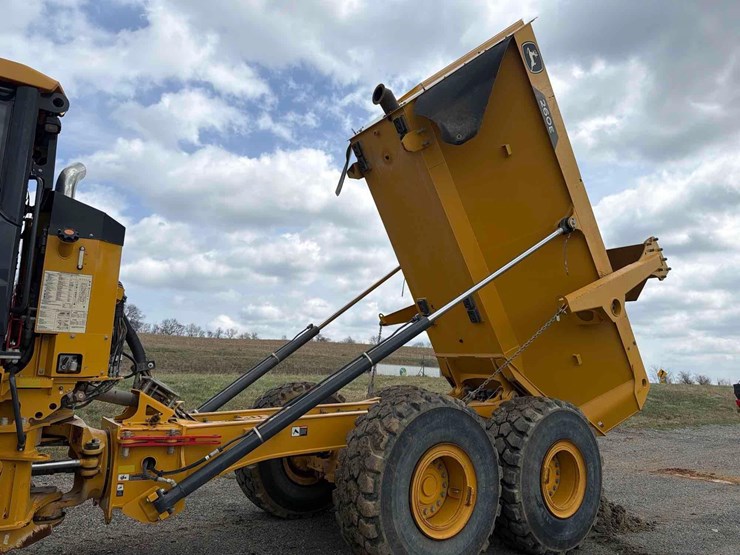 2023-deere-260e-image-9