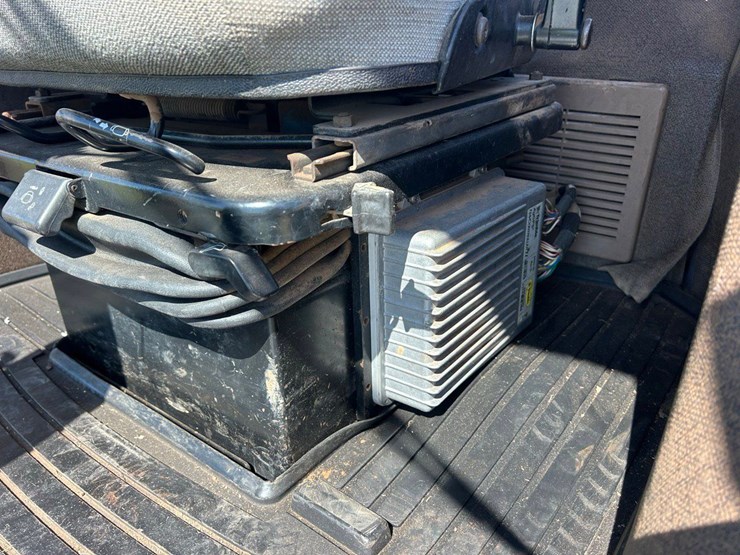 1995-john-deere-8400-image-29