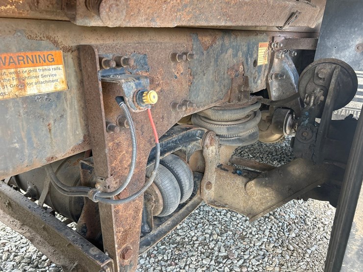 2010-massey-ferguson-8-image-33