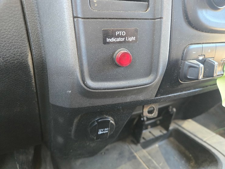 2017-massey-ferguson-8-image-66