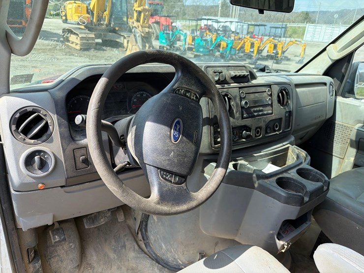 2012-ford-e350-image-18