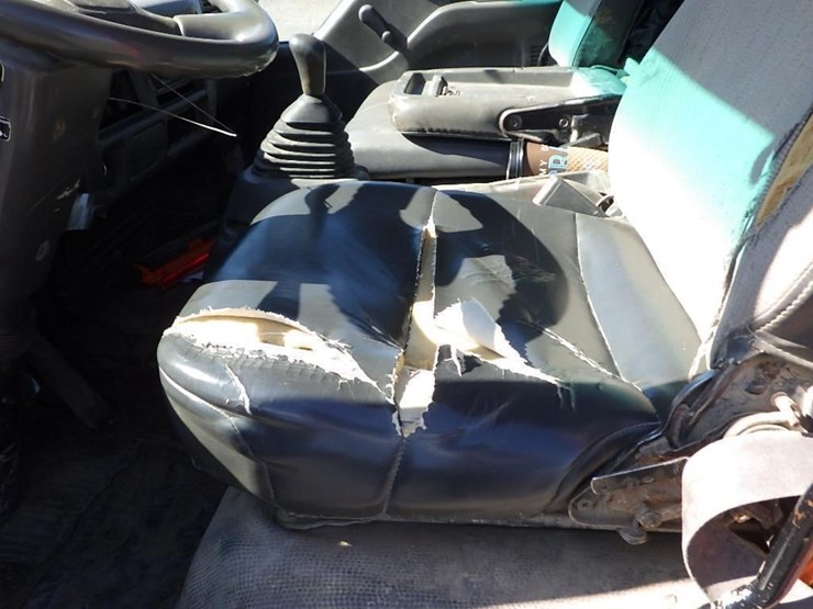 1999-isuzu-nqr-image-25