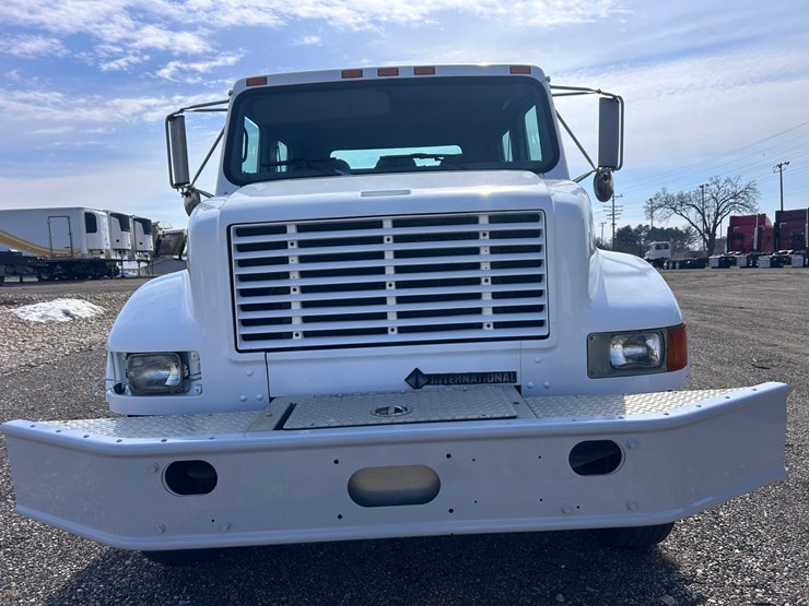 #1008-•-international-cab-and-chassis-image-8