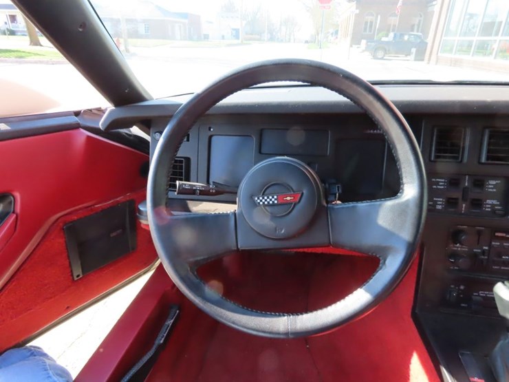 1985-chevrolet-corvette-image-13