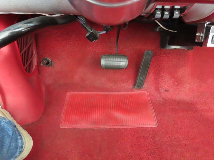 1965-chevrolet-corvair-monza-convertible-image-18