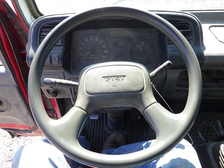 2004-isuzu-nqr-image-23