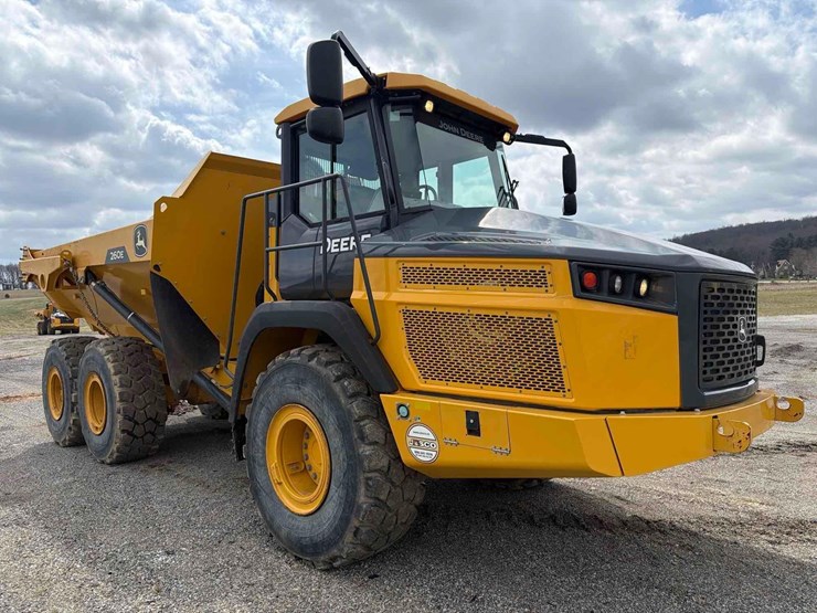 2023-deere-260e-image-4