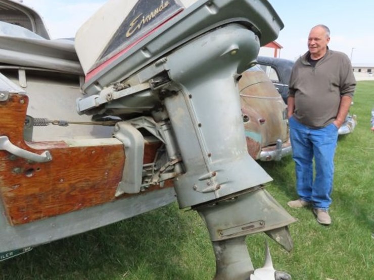 1957-9-crestliner-aluminum-boat-with-trailer-and-motor-image-8