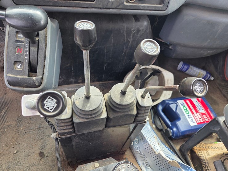 2002-international-7300-image-63