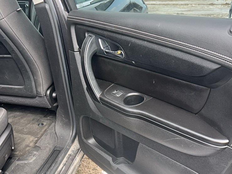 2017-chevrolet-traverse-image-21