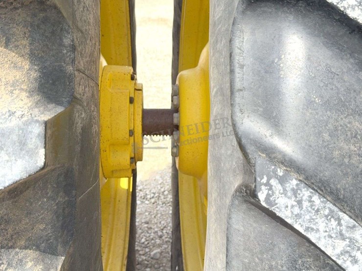 john-deere-200-image-34